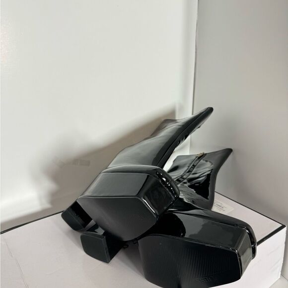 GUESS Womens Black 1-1/2" Platform Logo Byra  Toe Block Heel Booties shoes 10 M - Picture 11 of 11
